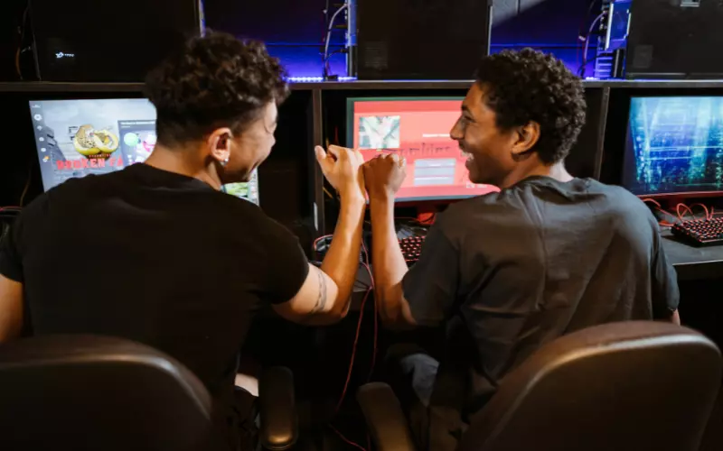 Entendiendo el Cuello de Botella en el Gaming: Mi Experiencia con un Video en YouTube Gamers en medio de un juego.