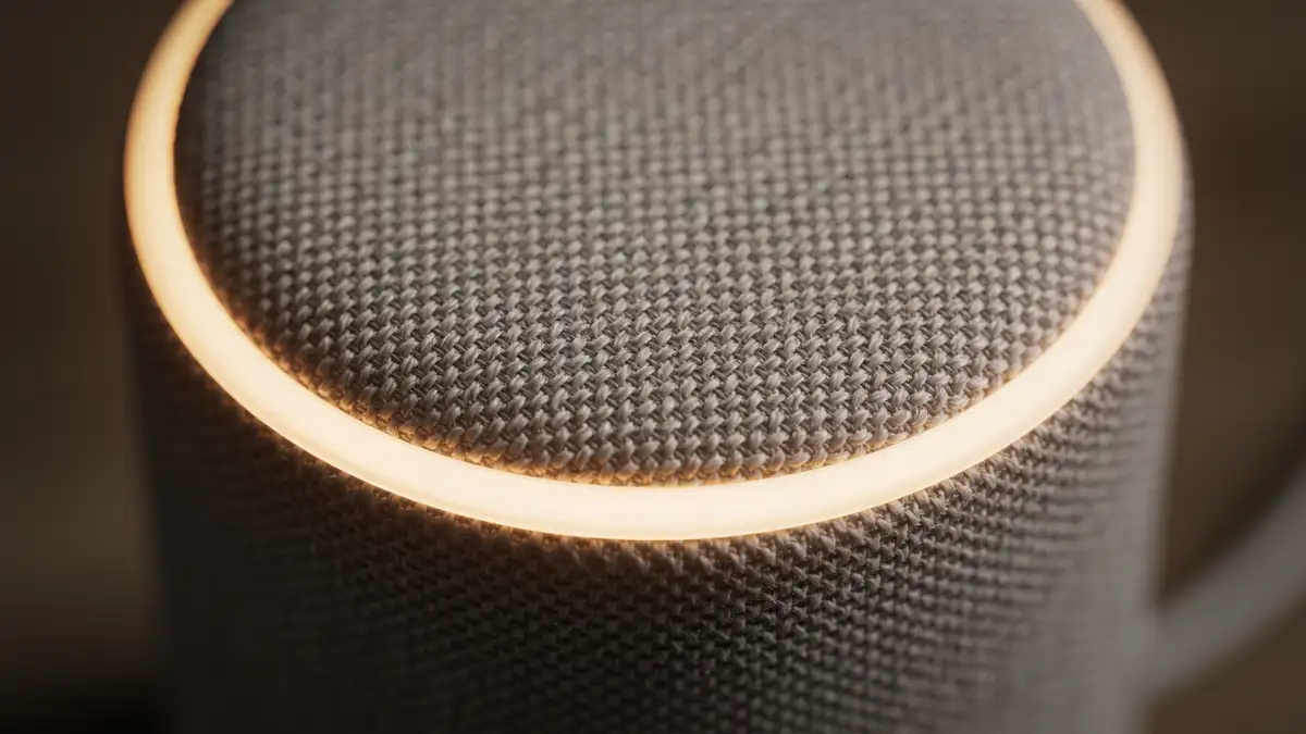 Echo Dot review: detalle del anillo de luz y la tela del altavoz